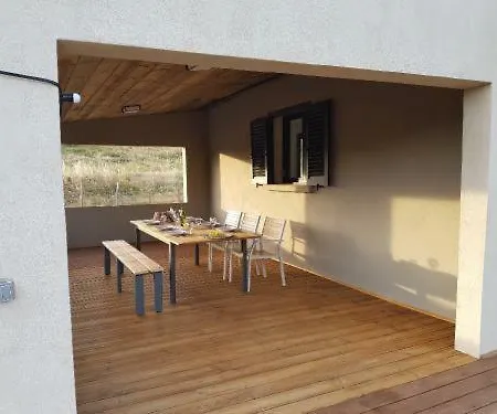 Entre Et Montagne, En Plein Maquis *